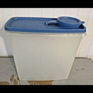Vintage Tupperware cereal keeper blue lid
